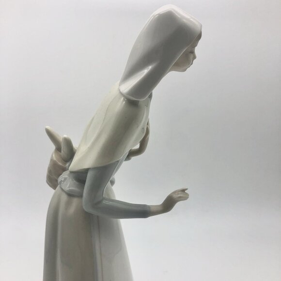 Lladro Figurine 10.5" TALL SHEPHERDESS WITH PUPPY DOG & BREAD BASKET #1034 Mint - Picture 11 of 13